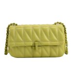 sac pochette en cuir synthétique vert anis