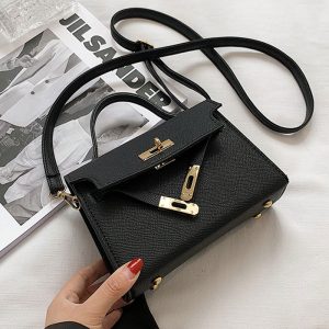 petit sac design noir à bandoulière