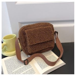 pochette bandoulière peluche