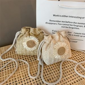 sac en paille avec fleur