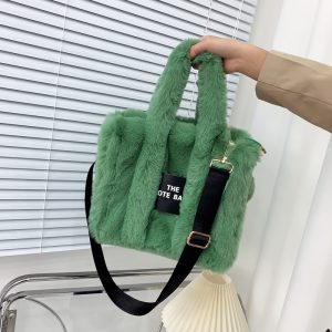 sac à main en fausse fourrure vert