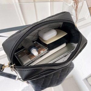 sac noir bandoulière en cuir synthétique