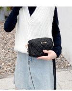 petit sac à bandoulière en cuir synthétique noir