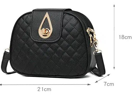 sac design à carreaux noir et fermoir doré