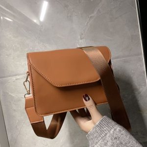 pochette minimaliste camel