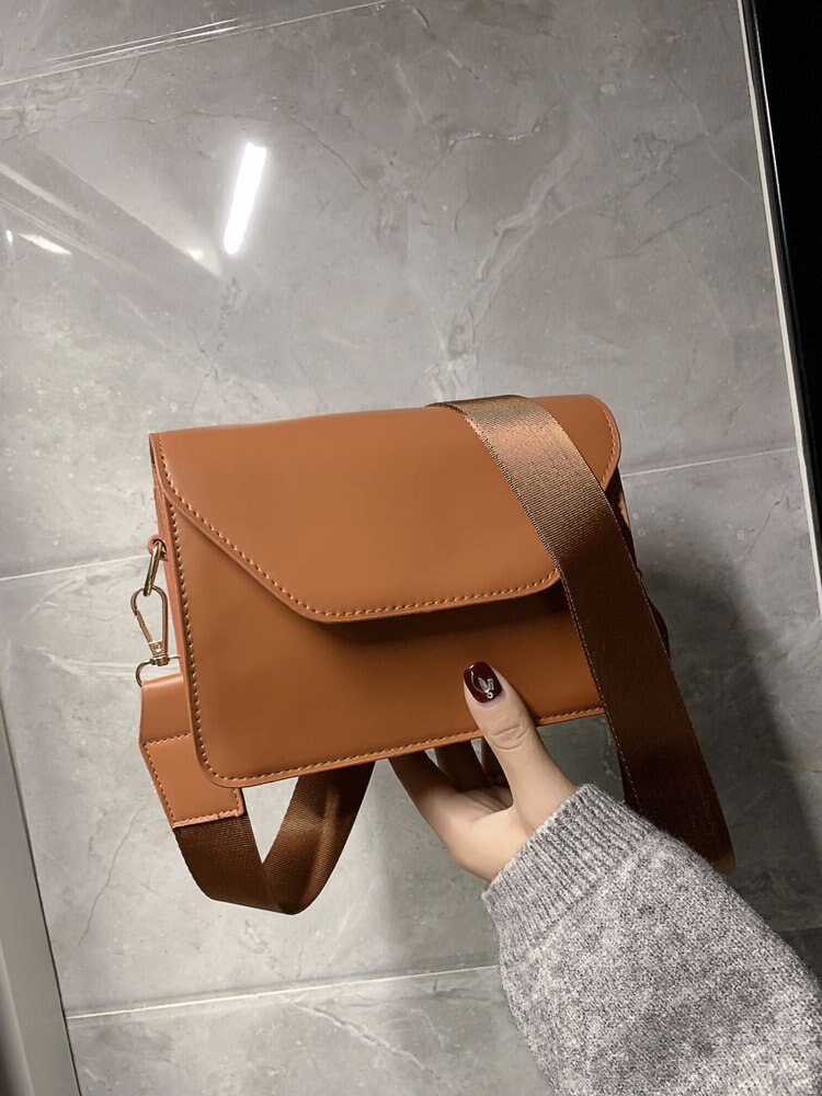 pochette minimaliste camel