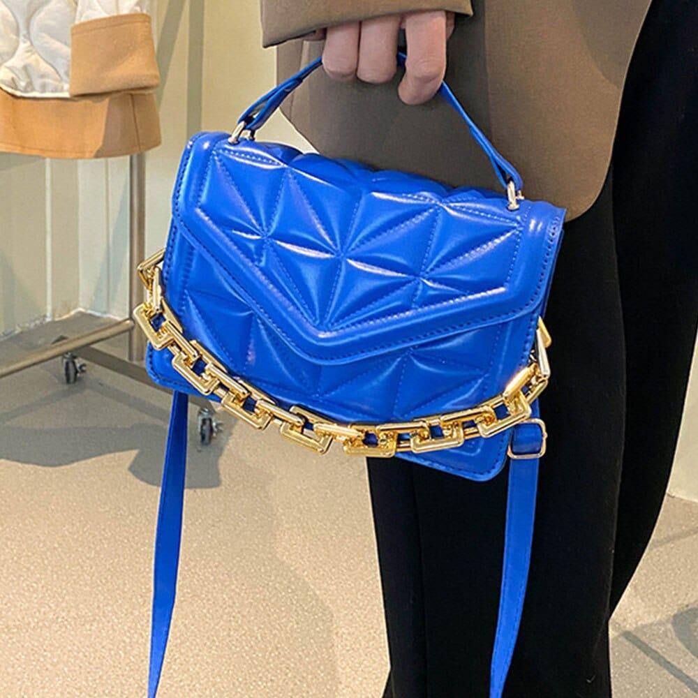 sac bleu avec chaine dorée