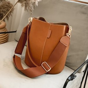 sac seau cuir synthétique camel