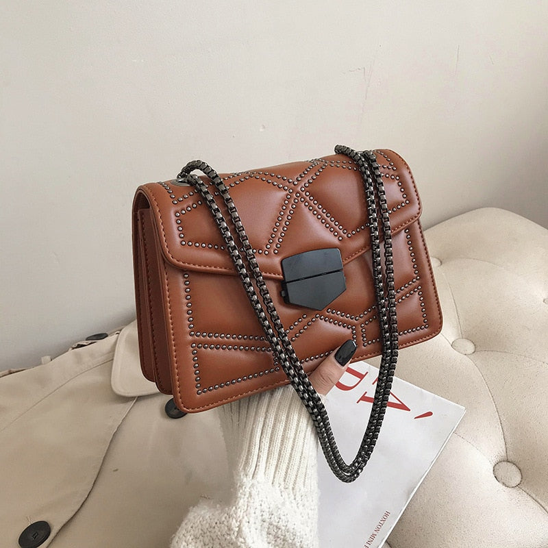 sac élégant avec chaine dorée