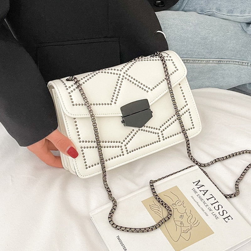 accessoire chic en cuir noir