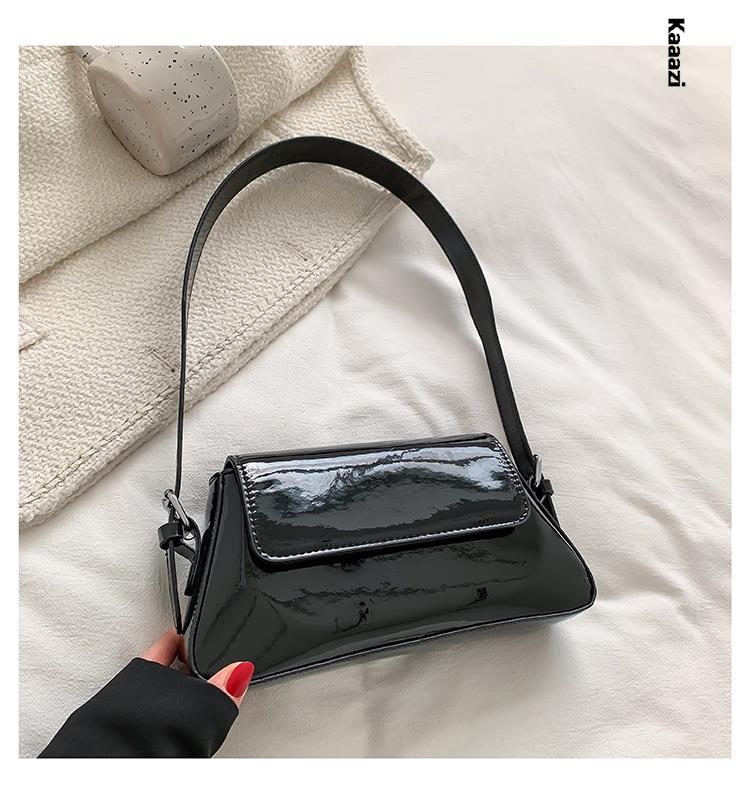 sac bandoulière vernis noir