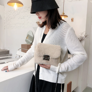 sac en fausse fourrure beige