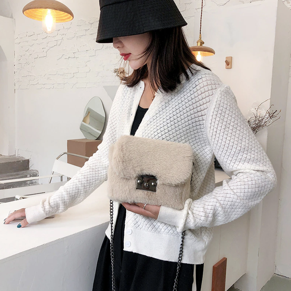 sac en fausse fourrure beige